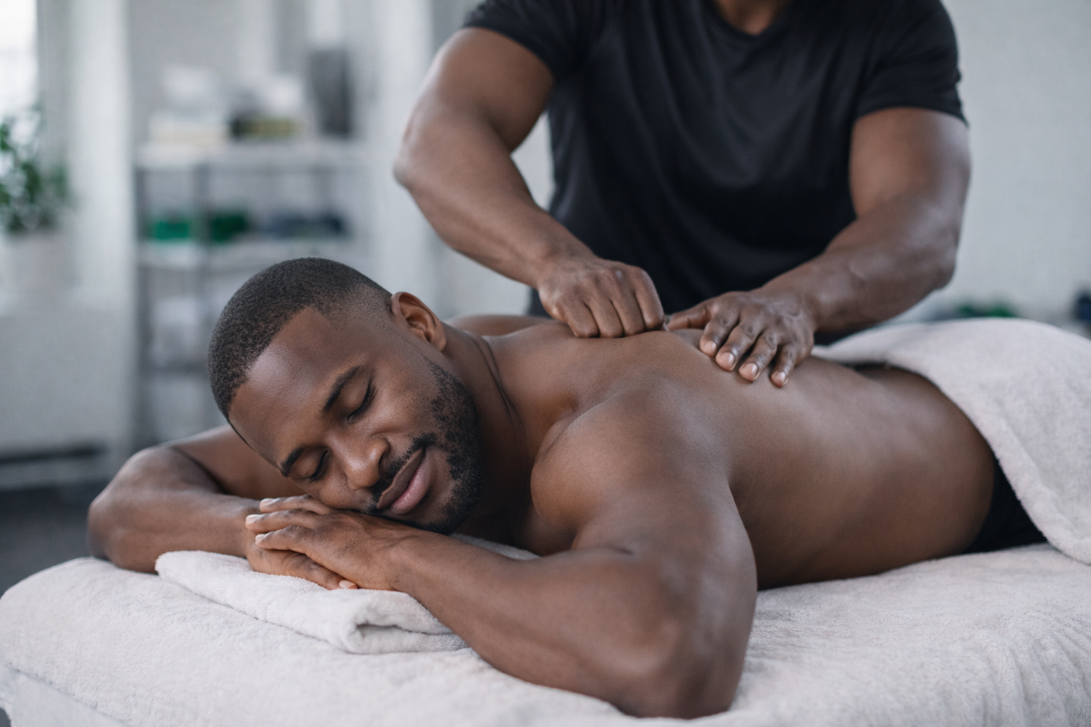 Male Sports Massage at the Leela Vida